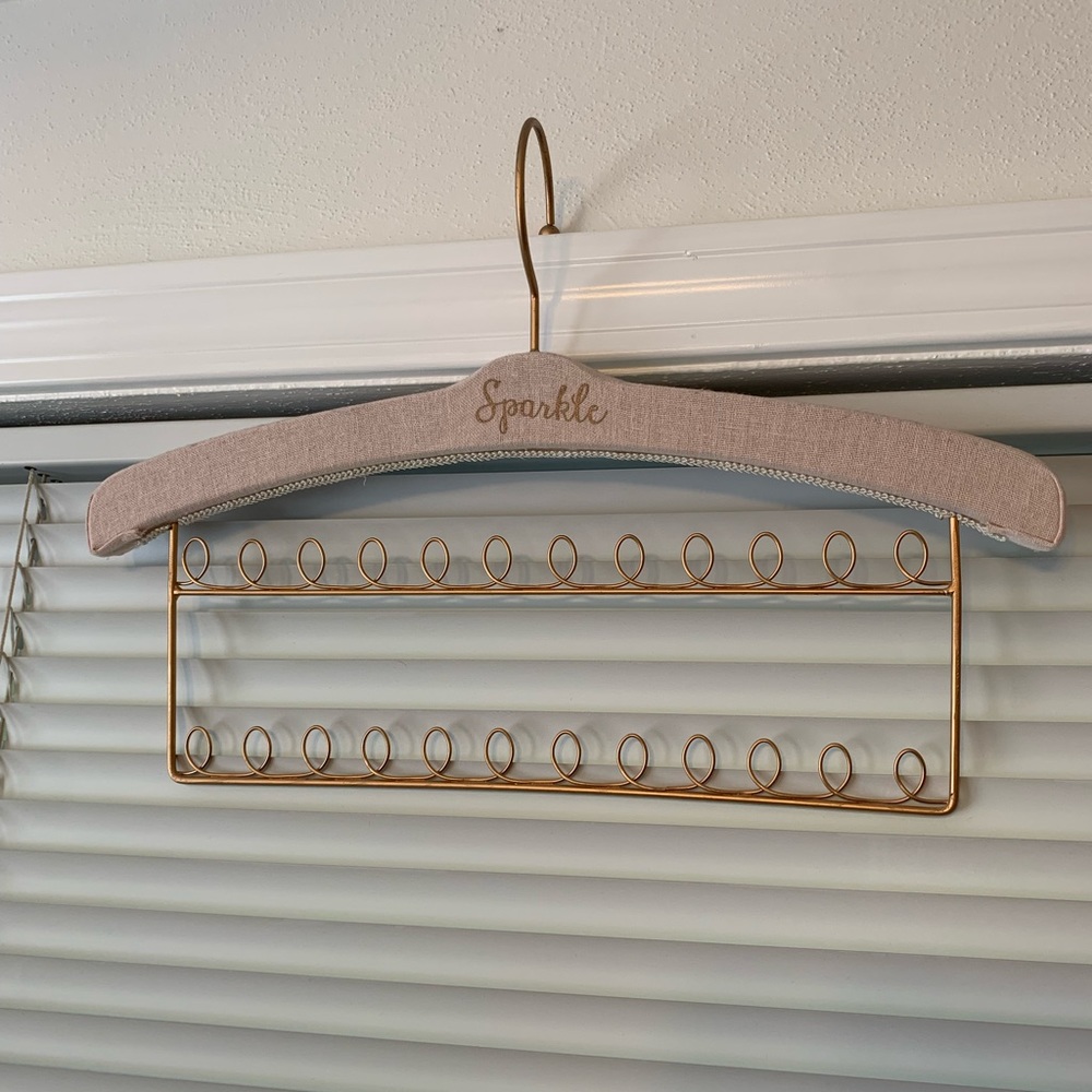 Necklace Hanger